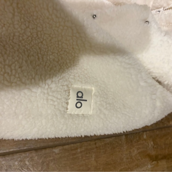 Alo Yoga Foxy Sherpa Jacket size XS Ivory - Picture 9 of 9